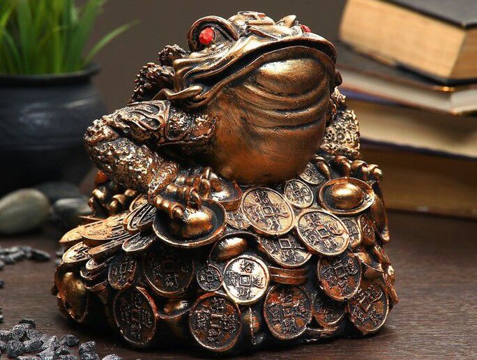 триножна жаба за привлекување пари